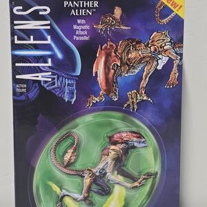 Aliens Panther Alien @ToyBros